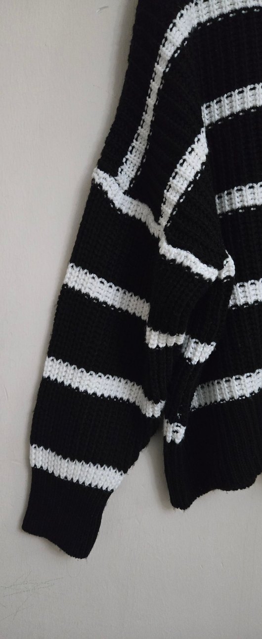 Siyah Beyaz Çizgili Örgü Kadın Kazak - Görsel 2