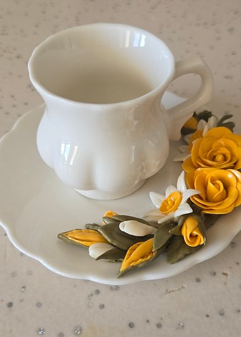 Sarı Çiçek Detaylı Beyaz Fincan ve Tabak - Görsel 2