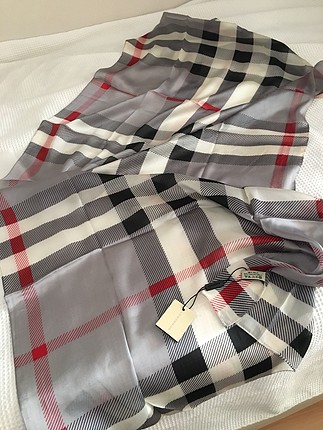 Burberry İpek şal