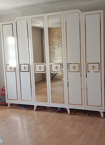 Diğer Yatak dolabı ve aynalı şifonyer