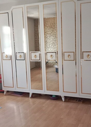 Beden beyaz Renk Yatak dolabı ve aynalı şifonyer