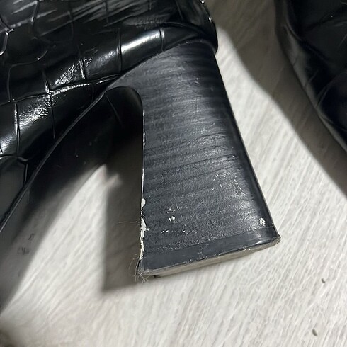 37 Beden mango yılan deri kalın topuklu siyah çizme