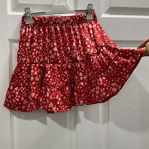 bershka kırmızı pileli mini etek