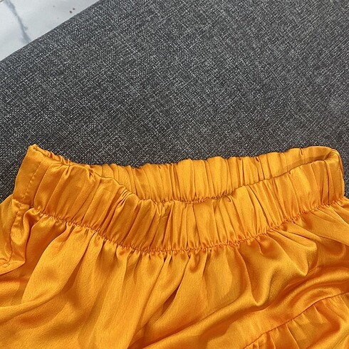 s Beden turuncu Renk bershka fırfırlı turuncu etek