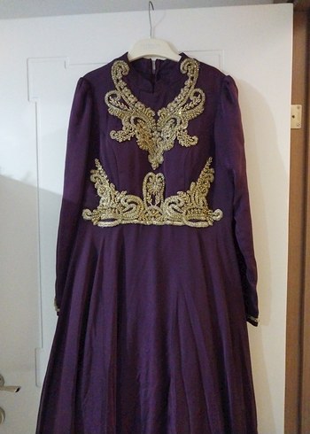 Uzun Mor Nakışlı Tesettür Abiye - Görsel 2
