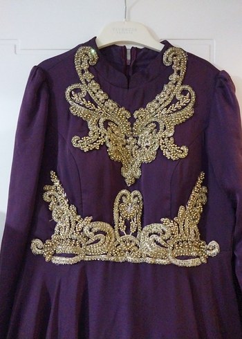 Uzun Mor Nakışlı Tesettür Abiye - Görsel 3