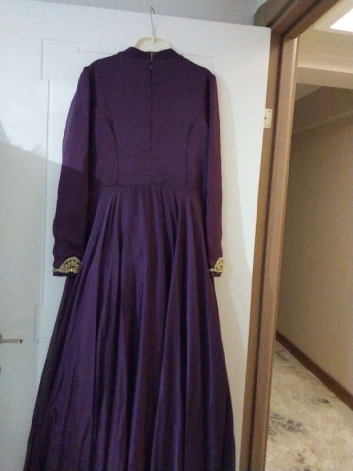 Uzun Mor Nakışlı Tesettür Abiye - Görsel 5