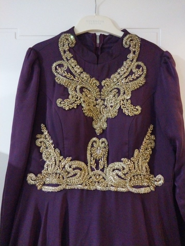 Uzun Mor Nakışlı Tesettür Abiye - Görsel 3