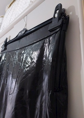 zara marka Parlak Siyah Deri Kadın Pantolon - Görsel 4