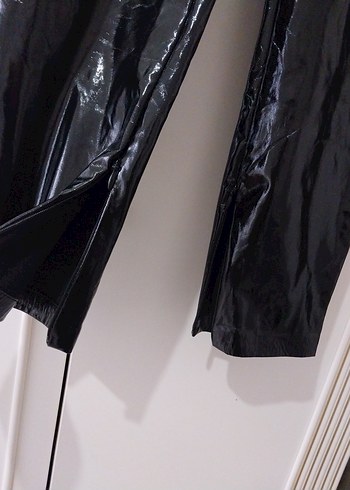 zara marka Parlak Siyah Deri Kadın Pantolon - Görsel 2