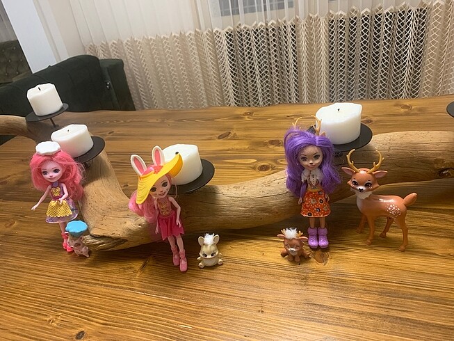 3 adet Enchantimals ve Vampirina