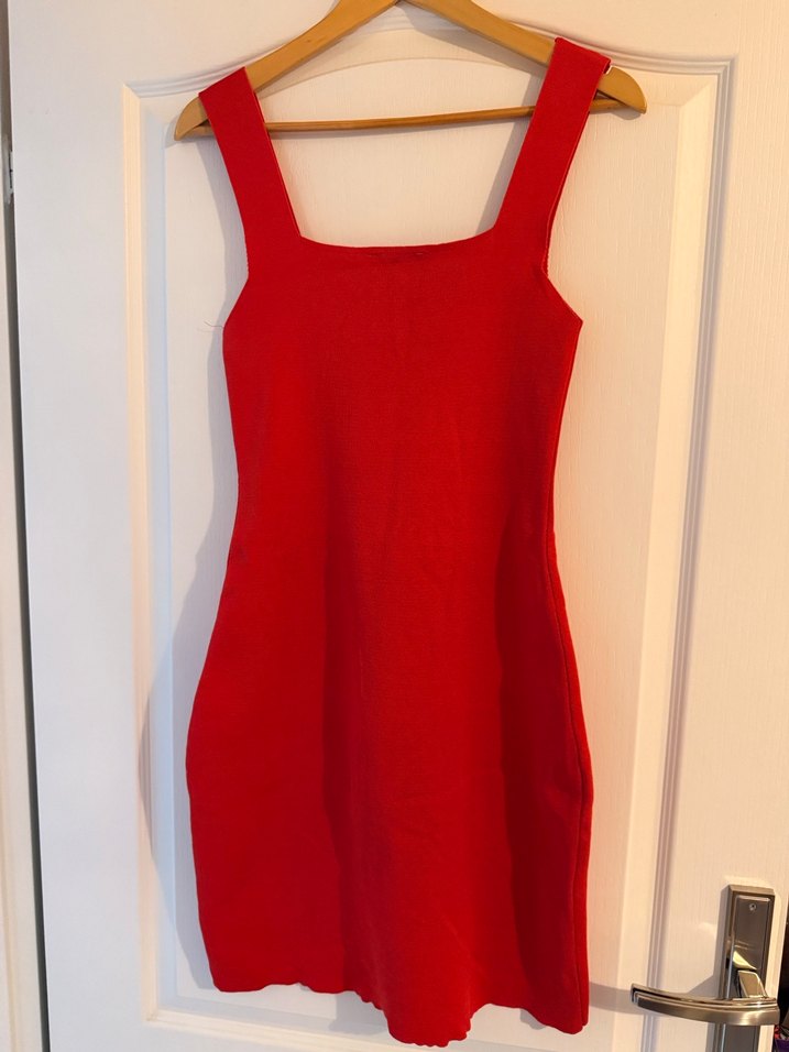 Kolsuz Kırmızı Elbise - Görsel 3