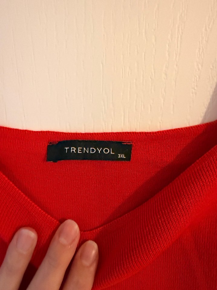 Kolsuz Kırmızı Elbise - Görsel 2