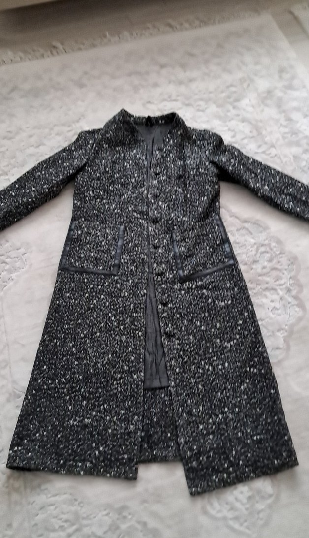 Düğmeli Siyah Desenli Uzun Kadın Kaban - Görsel 2