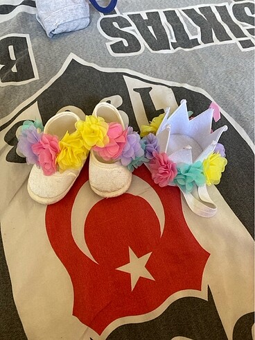 1 yaş taçı ayakkabısı