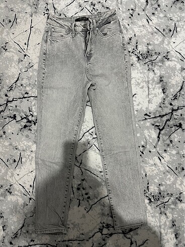 Gri jean
