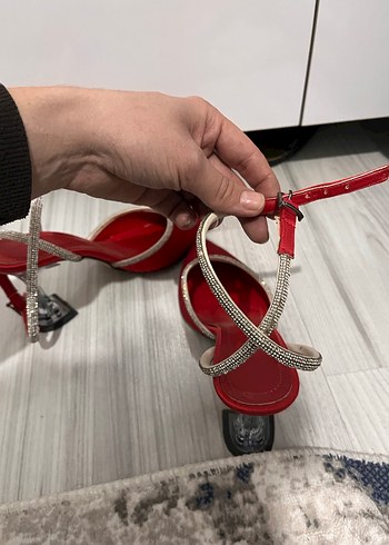 Kırmızı Parlak Yılan Desenli Topuklu Kadın Ayakkabı - Görsel 5