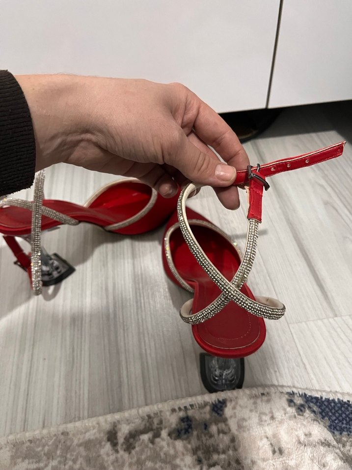 Kırmızı Parlak Yılan Desenli Topuklu Kadın Ayakkabı - Görsel 5
