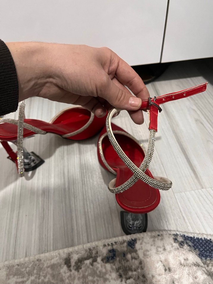 Kırmızı Parlak Yılan Desenli Topuklu Kadın Ayakkabı - Görsel 4