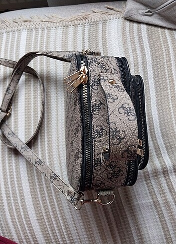 Guess canta