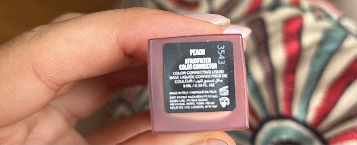 Beden Huda Beauty Corrector