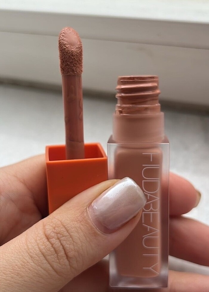 Huda Beauty Corrector - Görsel 2