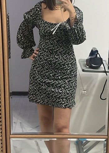 Siyah Beyaz Bağcıklı Mini Elbise - Görsel 4