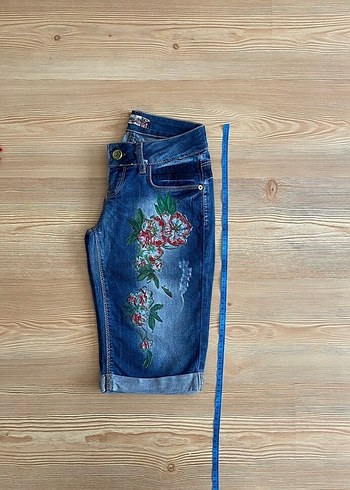 27 Beden mavi Renk Nakışlı Mavi Mini Kot Şort