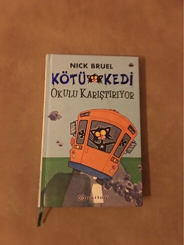 Kötü Kedi Okulu karıştırıyor
