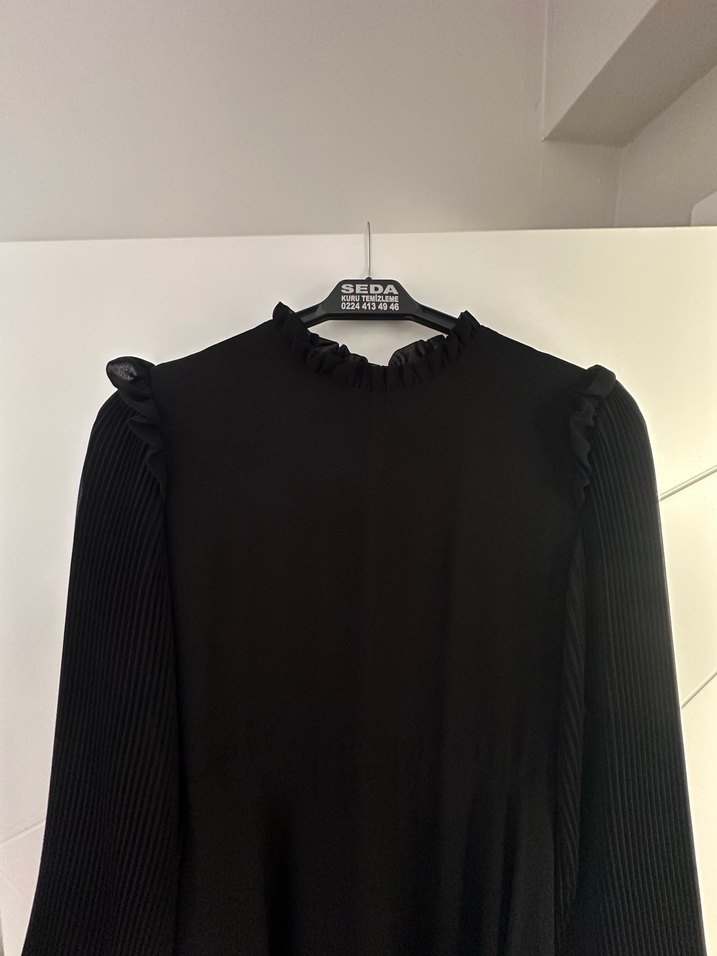 Siyah Uzun Kollu Piliseli Gotik Elbise - Görsel 2