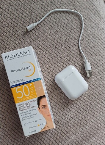 Bioderma photoderm m light ve Bluetooth kulaklık