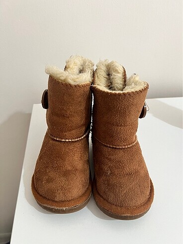 22 Beden Ugg bot
