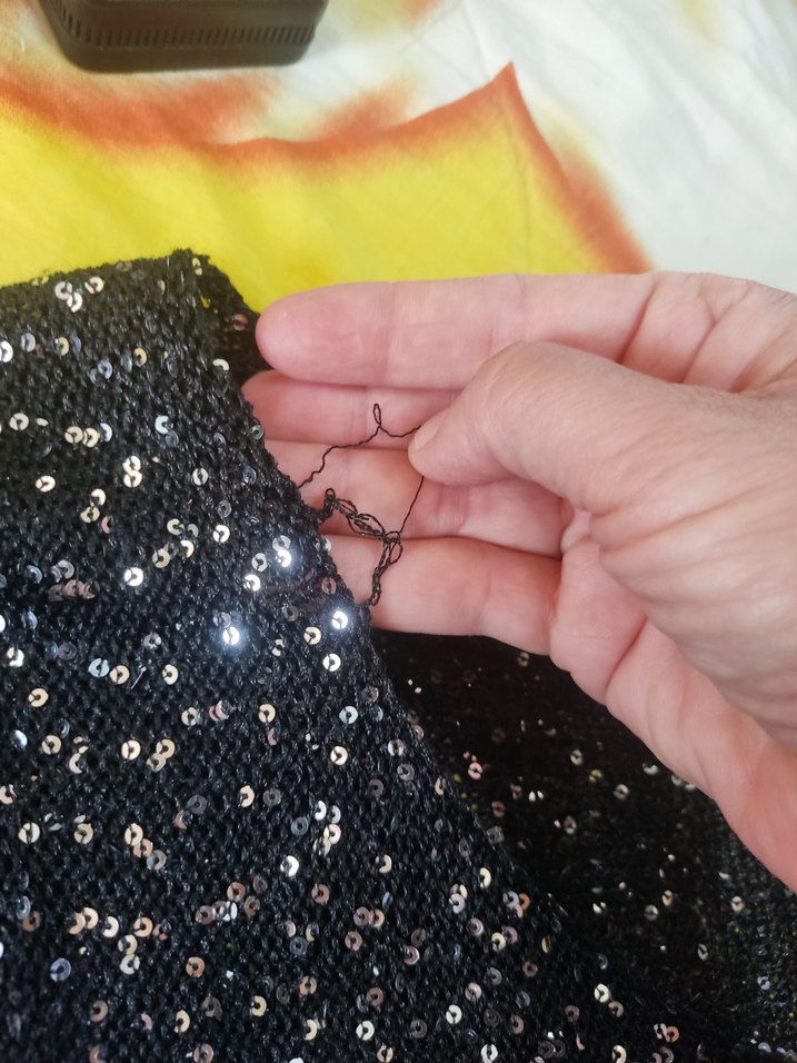 Parlak Pul Detaylı Siyah Mini Bluz - Görsel 3