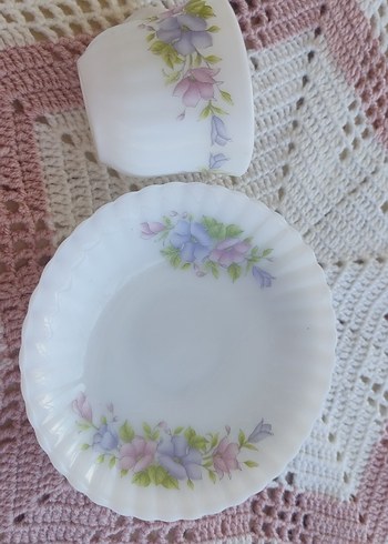 Pastel Çiçek Desenli Beyaz Fincan ve Tabağı - Görsel 3