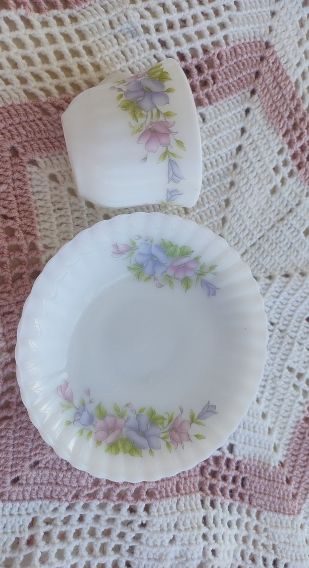 Pastel Çiçek Desenli Beyaz Fincan ve Tabağı - Görsel 3