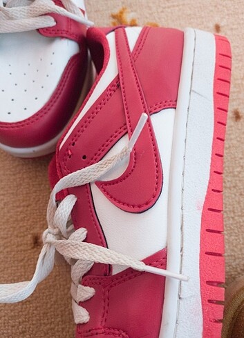 Kırmızı Nike dunk 