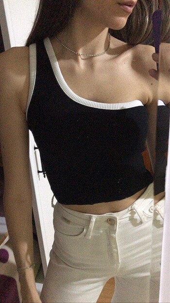 xs Beden Beyaz Detay Tek Kol Crop