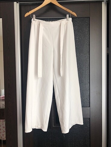 beyaz kumaş bol pantolon