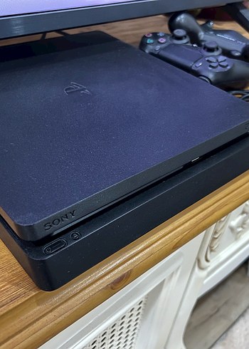 Sony PlayStation 4 Slim 1TB Konsol ve çift kol Kontrolör