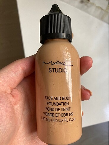 MAC Fondöten