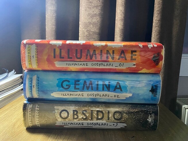 illuminae dosyaları kitap serisi