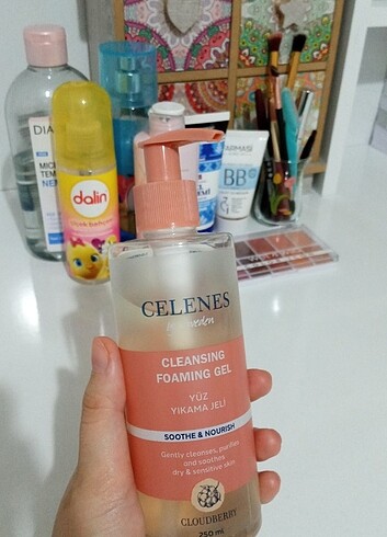 Celens yüz yıkama jeli