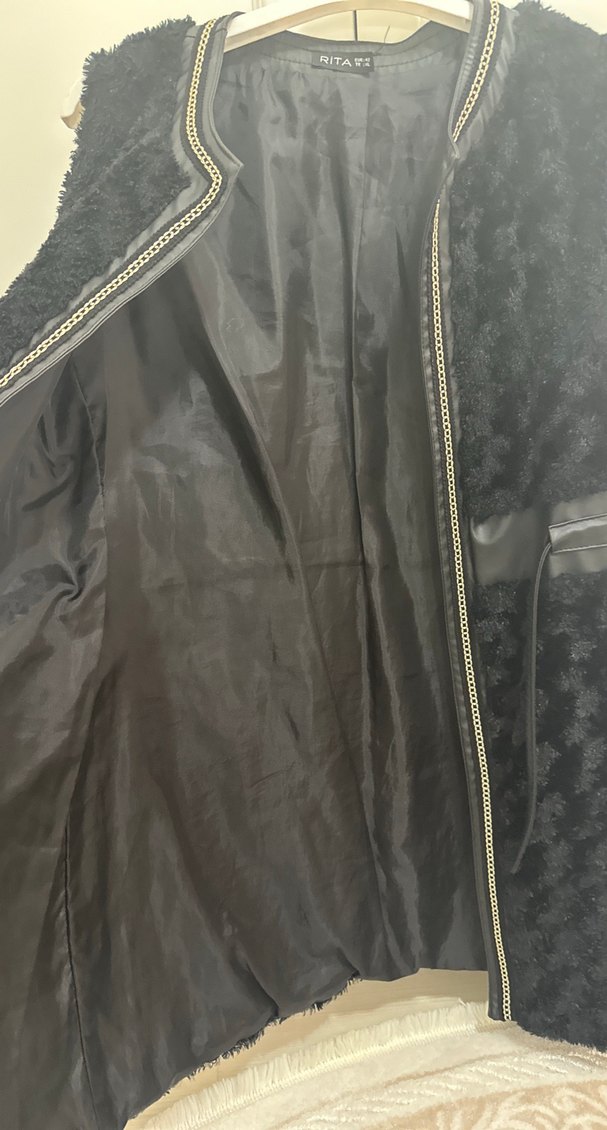 Kürk Detaylı Siyah Gotik Kadın Yelek - Görsel 3