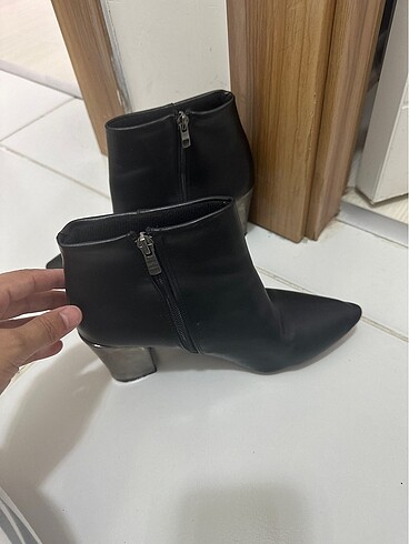 38 Beden siyah Renk Kısa bot