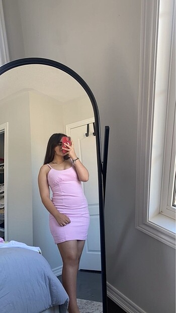 Pembe elbise