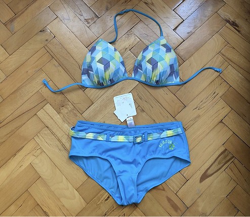 Etiketli bikini