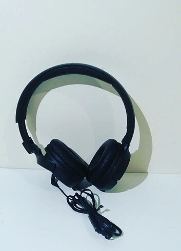 JBL KABLOLU KULAKLIK PC VE TELEFONDA DENEDIM ÇALIŞTIRAMADIM. KİR