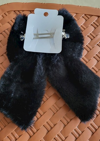 Siyah Kürklü Büyük Fiyonk  Toka - Görsel 3