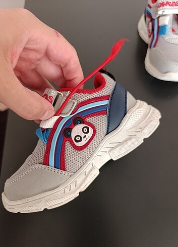 Çok az giyildi temiz sorunsuz çocuk Spor ayakkabı