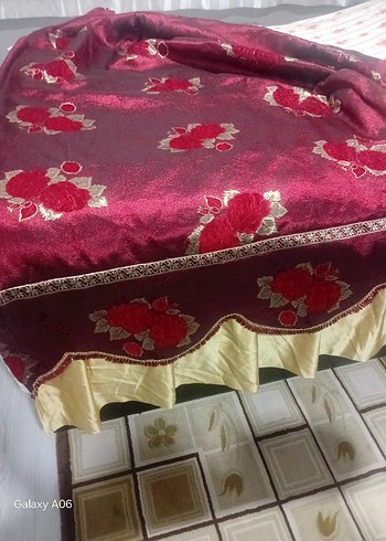 Bordo İşlemeli Parlak Yatak Örtüsü - Görsel 3